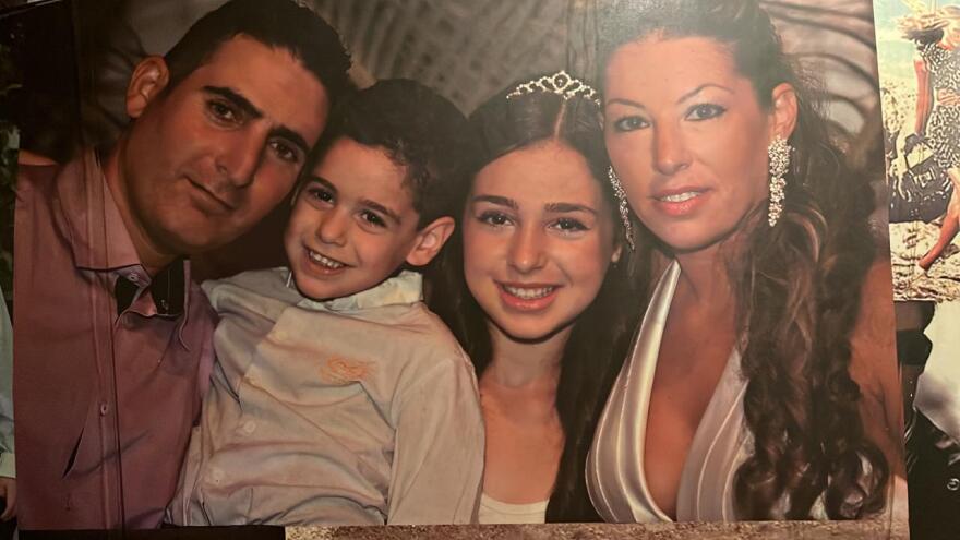 Πόλεμος στο Ισραήλ - Η οικογένεια της Έντεν Μπεν Ρουμπί μιλάει στο protothema.gr: Το στίγμα του κινητού της οδήγησε τον πατέρα της σε έναν σωρό από πτώματα...