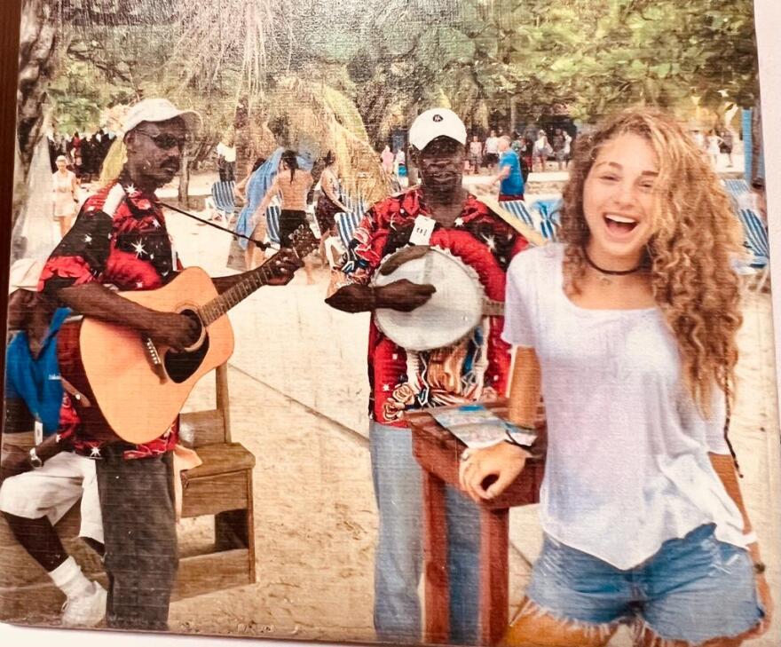 Πόλεμος στο Ισραήλ - Η οικογένεια της Έντεν Μπεν Ρουμπί μιλάει στο protothema.gr: Το στίγμα του κινητού της οδήγησε τον πατέρα της σε έναν σωρό από πτώματα...