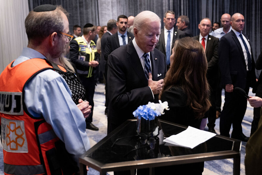 Ισραήλ: Με οικογένειες απαχθέντων συναντήθηκε ο Μπάιντεν - «Θα γυρίσουμε κάθε πέτρα για να τους απελευθερώσουμε»