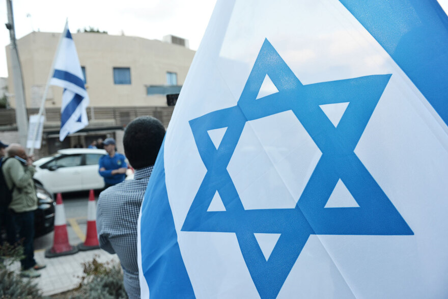 Συγκέντρωση αλληλεγγύης στο Ισραήλ έξω από την πρεσβεία στο Ψυχικό