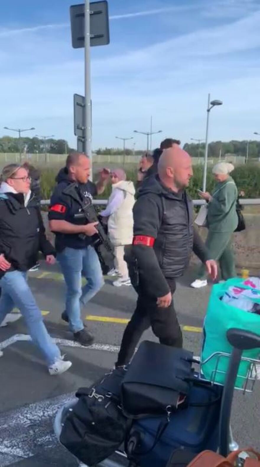 Γαλλία: Άνοιξαν τέσσερα από τα έξι αεροδρόμια που εκκενώθηκαν μετά από απειλές για βόμβα