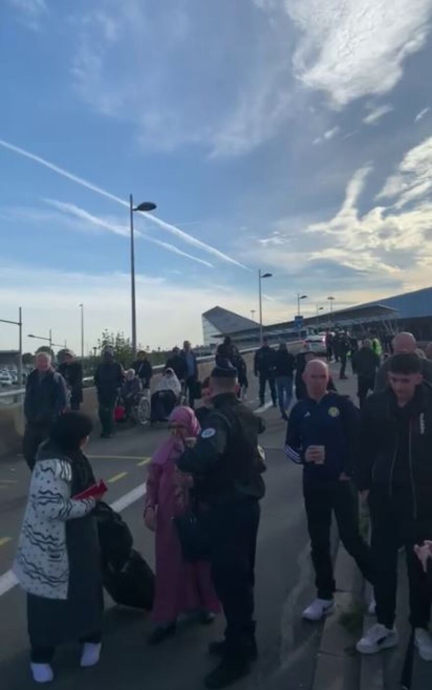 Γαλλία: Άνοιξαν τέσσερα από τα έξι αεροδρόμια που εκκενώθηκαν μετά από απειλές για βόμβα