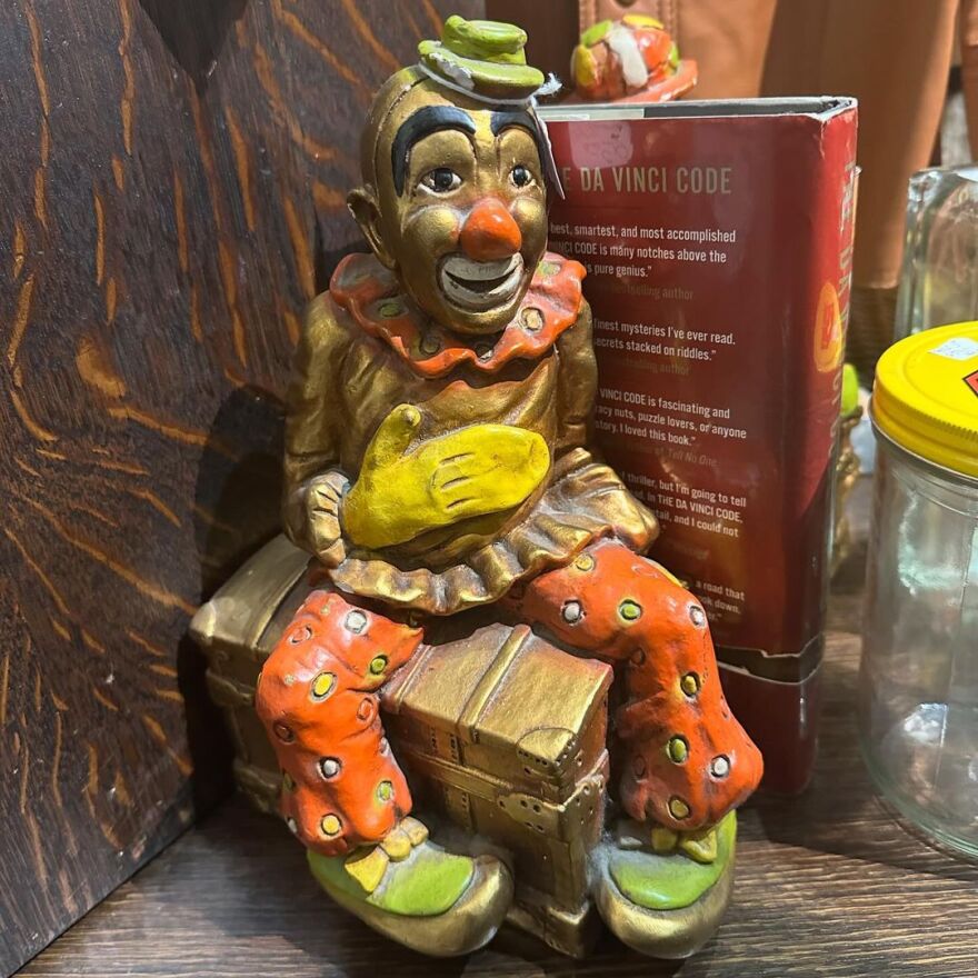 Μπίλι Άιλις: Έδειξε το νέο τεράστιο τατουάζ στη σπονδυλική της στήλη