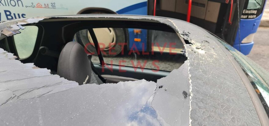 Ηράκλειο: Τμήμα μπαλκονιού έπεσε πάνω σε αυτοκίνητο - Δείτε φωτογραφίες