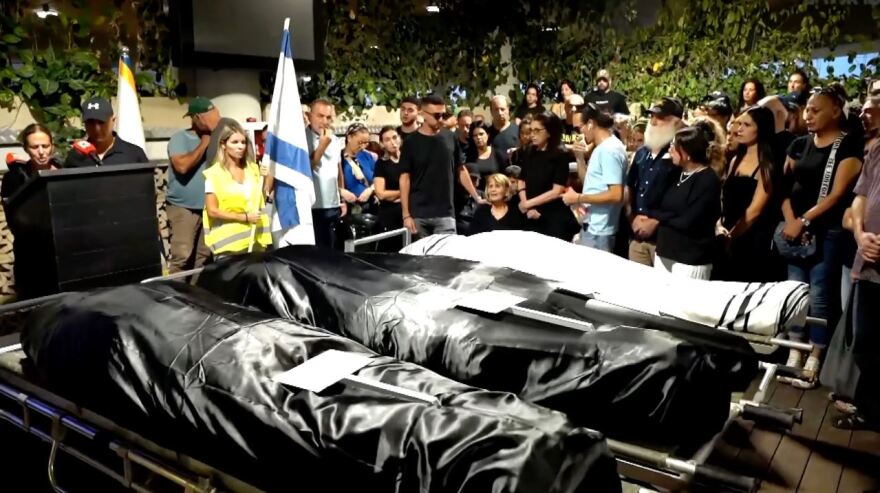 Πόλεμος στο Ισραήλ: Ράγισαν καρδιές στο «αντίο» 12χρονου που έχασε πατέρα, μητέρα και αδερφές από την επίθεση της Χαμάς