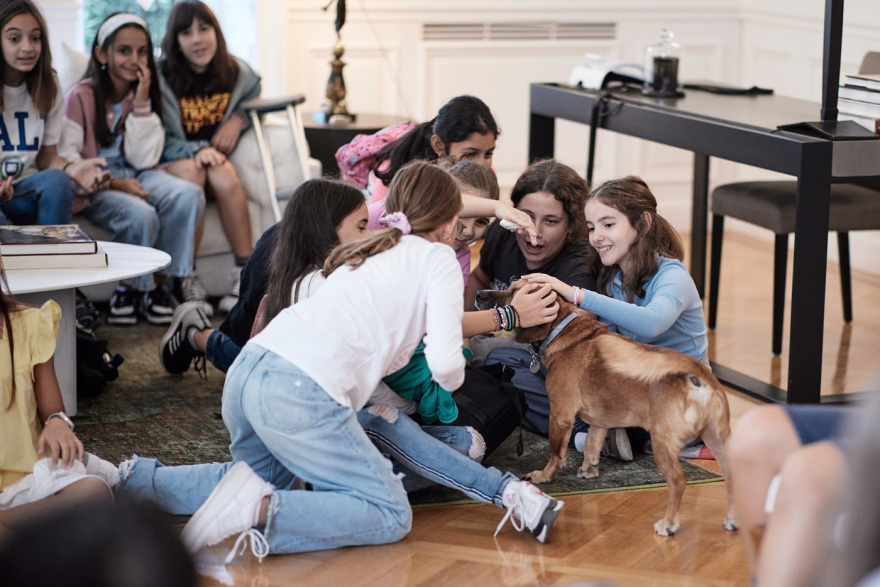 Κυριάκος Μητσοτάκης: Η διαφορετική και «εκτός προγράμματος» συνάντηση με μαθητές Δημοτικού στο Μαξίμου