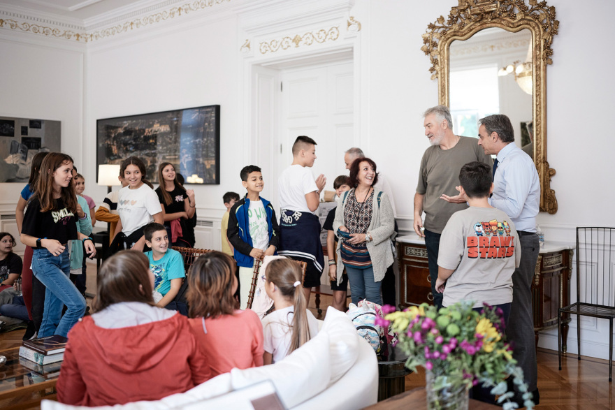 Κυριάκος Μητσοτάκης: Η διαφορετική και «εκτός προγράμματος» συνάντηση με μαθητές Δημοτικού στο Μαξίμου