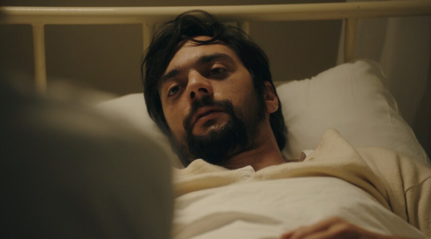 Ναυάγιο: Ο Ιπποκράτης παραμένει στο πλευρό της Ειρήνης χωρίς να της πει ότι ξέρει πως είναι έγκυος