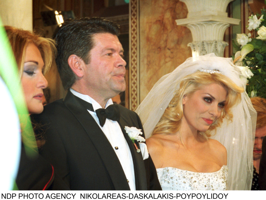 Ελένη Μενεγάκη: Μου πήρε δύο χρόνια να ανοίξω τα δώρα του γάμου μου