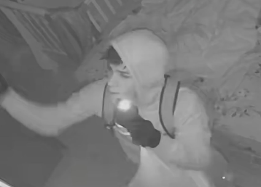 Γιάννης Καλλιάνος: Έπεσε θύμα διάρρηξης - Το βίντεο των 15 λεπτών και το μήνυμα στον διαρρήκτη