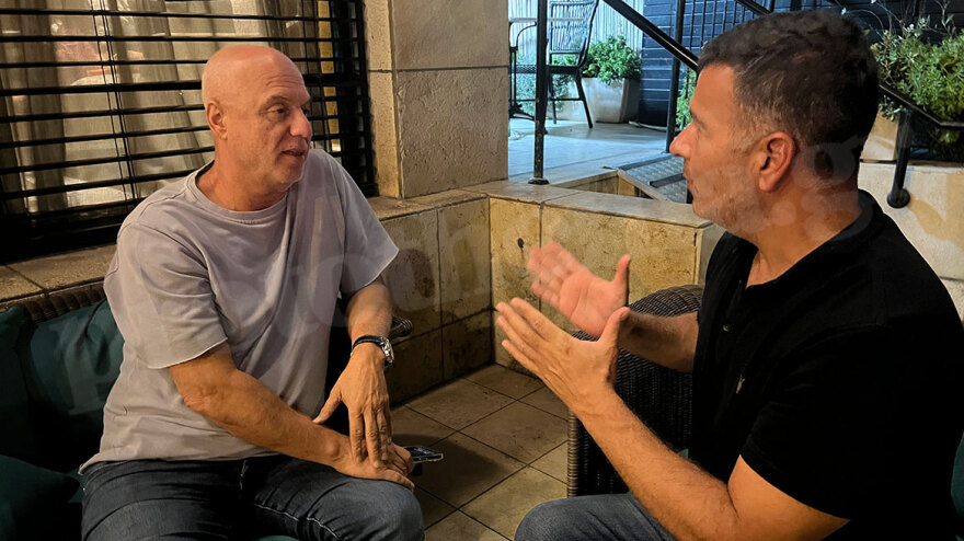 Το protothema.gr στο Τελ Αβίβ: Πολίτες σπεύδουν μαζικά στα οπλοπωλεία για αγορά όπλων