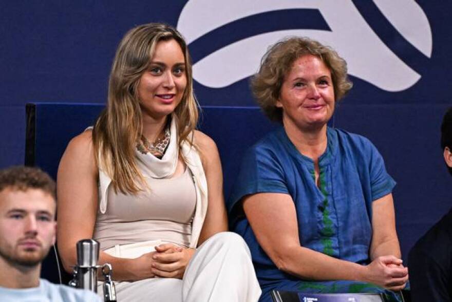 Πάουλα Μπαντόσα: Δίπλα στην... πεθερά της πάντα στο πλευρό του Τσιτσιπά - Βίντεο και φωτογραφίες 