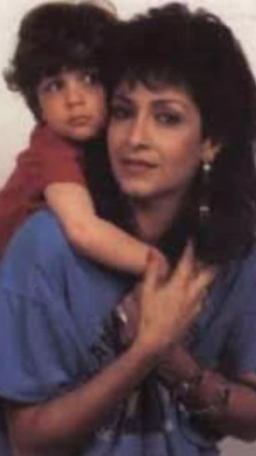 Σοφία Καρβέλα: Οι σπάνιες φωτογραφίες με την Άννα Βίσση και τον Νίκο Καρβέλα από την παιδική της ηλικία