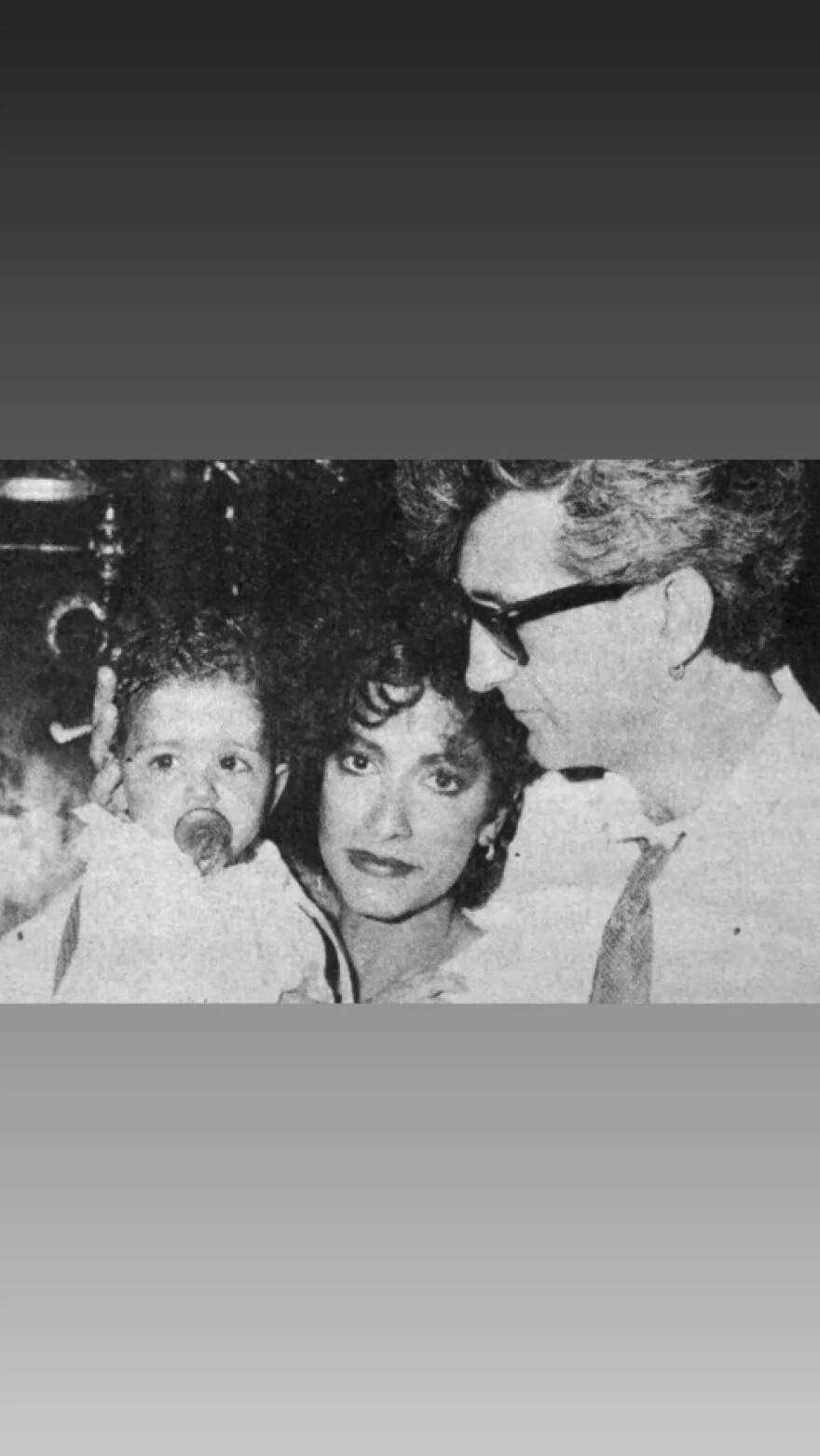 Σοφία Καρβέλα: Οι σπάνιες φωτογραφίες με την Άννα Βίσση και τον Νίκο Καρβέλα από την παιδική της ηλικία