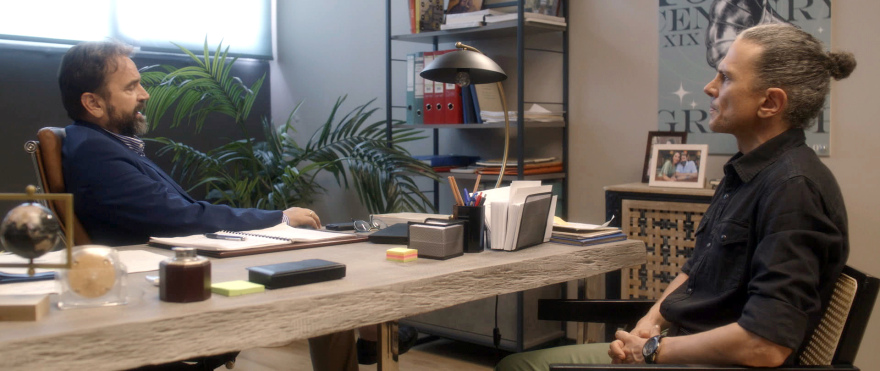 Κάνε ότι κοιμάσαι: Ποιοι κρύβονται πίσω από την απόπειρα δολοφονίας της Καμβύση και τον πυροβολισμό του Λημνιού