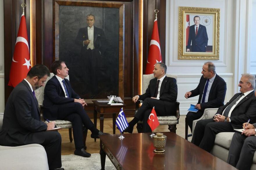 Συνάντηση Καιρίδη - Τούρκου υπουργού Εσωτερικών: Τι συζήτησαν για το μεταναστευτικό