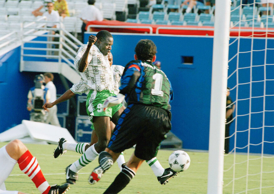 Rashidi Yekini: Η Google τιμά με doodle τον διεθνή Νιγηριανό ποδοσφαιριστή 