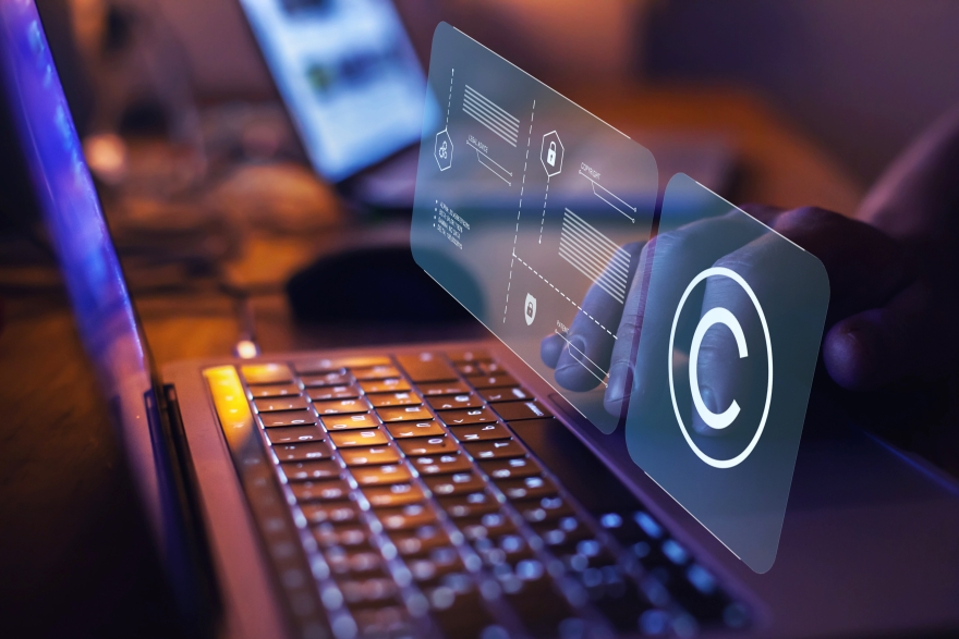 «Πόλεμος» τεχνητής νοημοσύνης με τα μεγάλα διεθνή media - Πώς η ΑΙ κλέβει την ειδησεογραφία