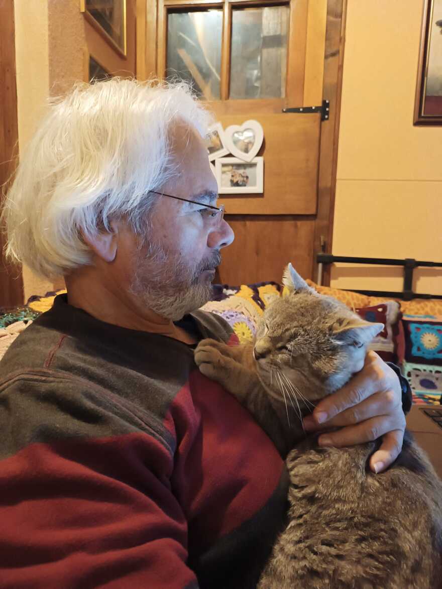 Κώστας Σαμαράς: Ο Έλληνας «Πεταλούδας» εργάζεται πλέον ως δημοσιογράφος-φωτορεπόρτερ 