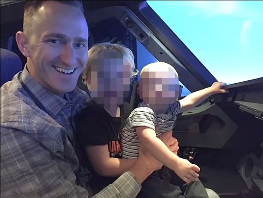 Alaska Airlines: Ποιος είναι ο πιλότος που προσπάθησε να ρίξει το αεροσκάφος - «Κατέρρευσε ψυχικά»