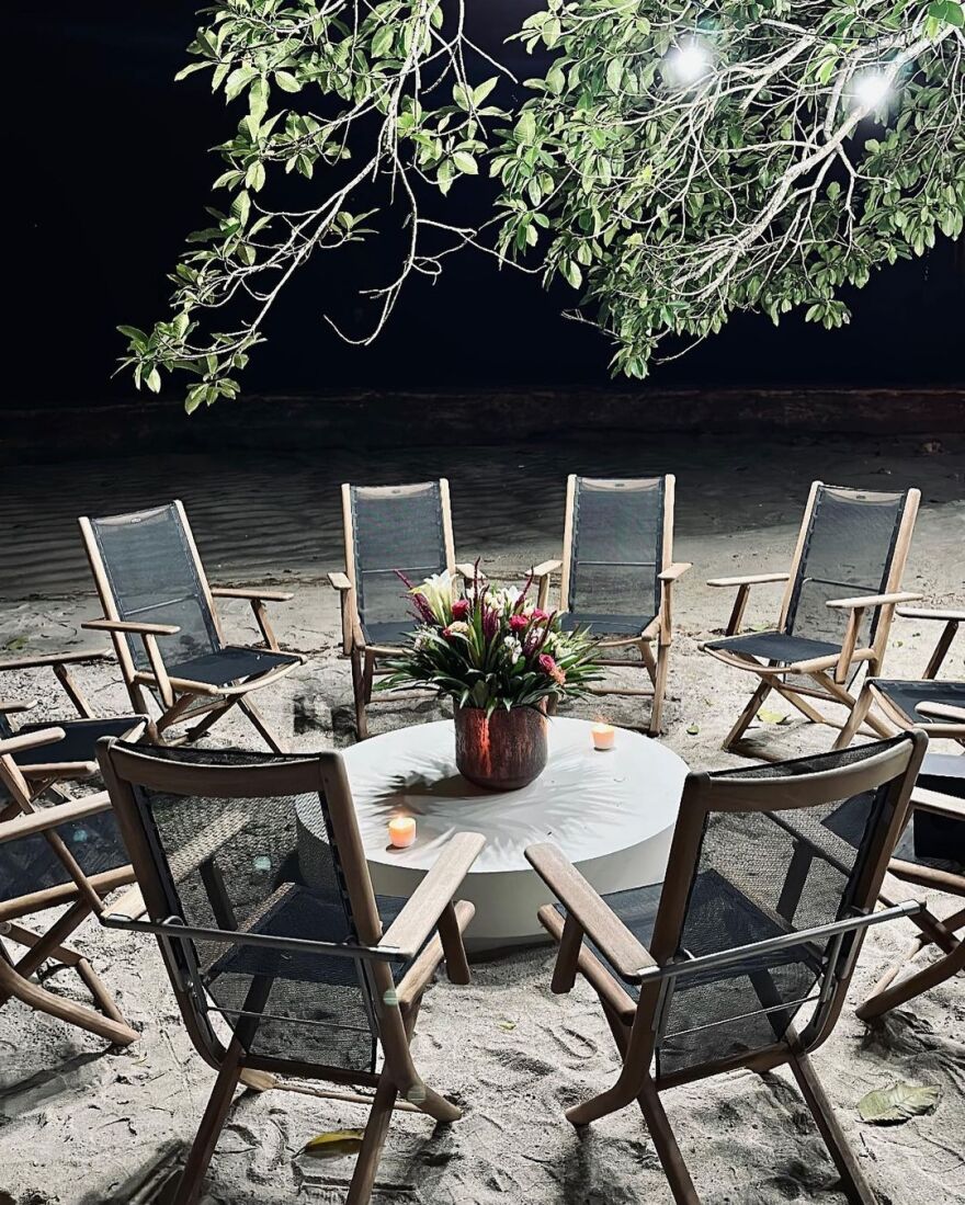 Ιζαμπέλ Γκουλάρτ: Ποζάρει σαν γοργόνα στα βράχια - Δείτε φωτογραφίες