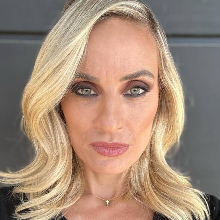 Ελεονώρα Μελέτη: Φωτογραφίζεται ως θύμα ξυλοδαρμού και μιλά για την κακοποίηση