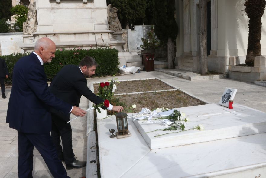 Φώφη Γεννηματά: Όλο το ΠΑΣΟΚ στο Α' Νεκτροταφείο για τα 2 χρόνια από τον θάνατό της