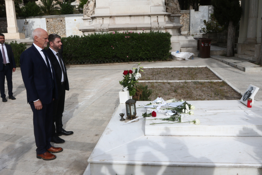 Φώφη Γεννηματά: Όλο το ΠΑΣΟΚ στο Α' Νεκτροταφείο για τα 2 χρόνια από τον θάνατό της