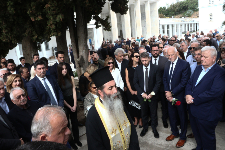 Φώφη Γεννηματά: Όλο το ΠΑΣΟΚ στο Α' Νεκτροταφείο για τα 2 χρόνια από τον θάνατό της