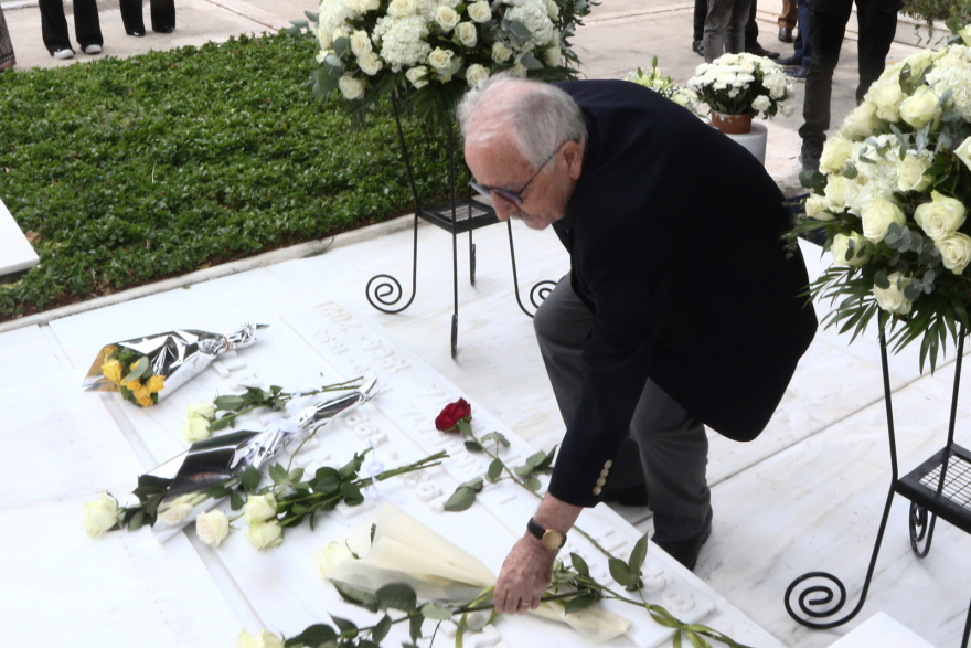 Φώφη Γεννηματά: Όλο το ΠΑΣΟΚ στο Α' Νεκτροταφείο για τα 2 χρόνια από τον θάνατό της