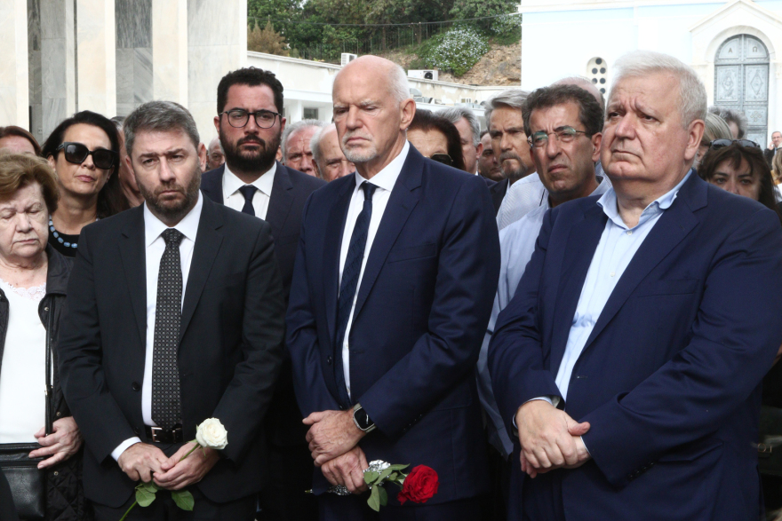 Φώφη Γεννηματά: Όλο το ΠΑΣΟΚ στο Α' Νεκτροταφείο για τα 2 χρόνια από τον θάνατό της