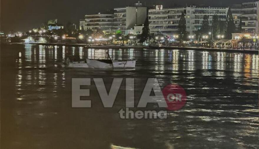 Χαλκίδα: Έσπασε κατάρτι ιστιοφόρου όταν πήγε να περάσει από τη γέφυρα του Ευρίπου