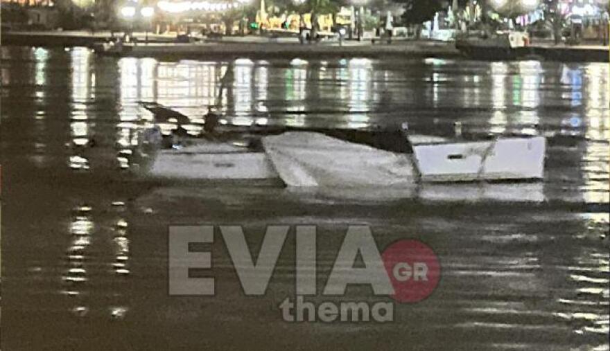 Χαλκίδα: Έσπασε κατάρτι ιστιοφόρου όταν πήγε να περάσει από τη γέφυρα του Ευρίπου