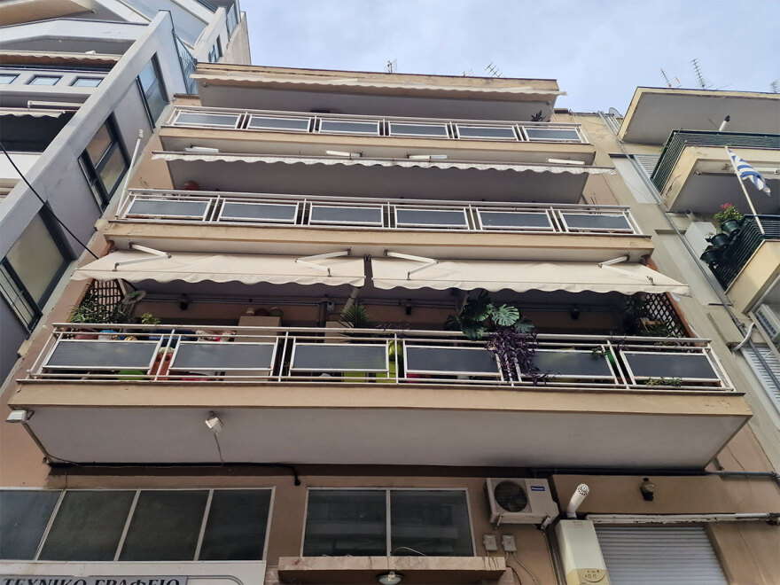 Θεσσαλονίκη: Ο αδερφός βρήκε νεκρή την 42χρονη - Με ψαροντούφεκο προσπάθησε να αυτοκτονήσει ο πατέρας της