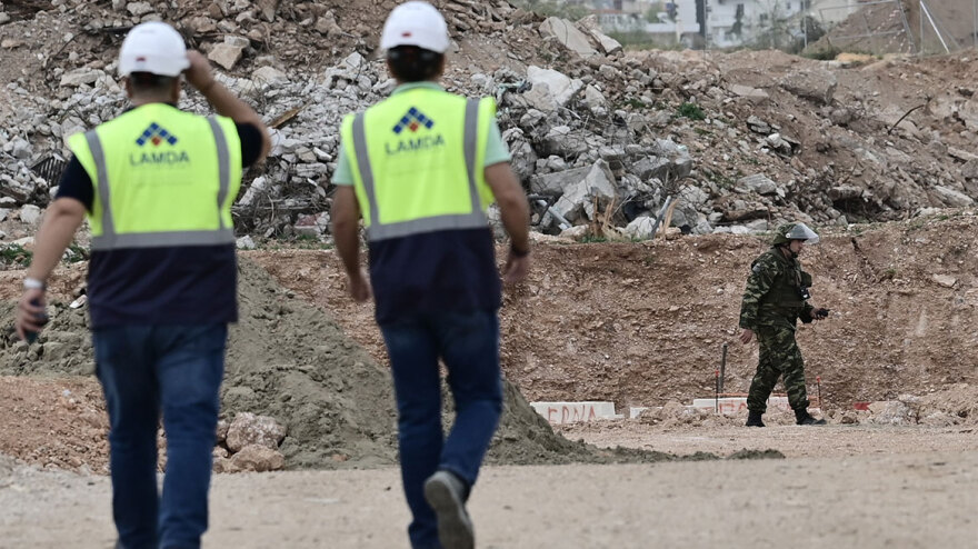 Λεωφόρος Ποσειδώνος: Η στιγμή της εξουδετέρωσης της βόμβας του Β΄ Παγκοσμίου Πολέμου