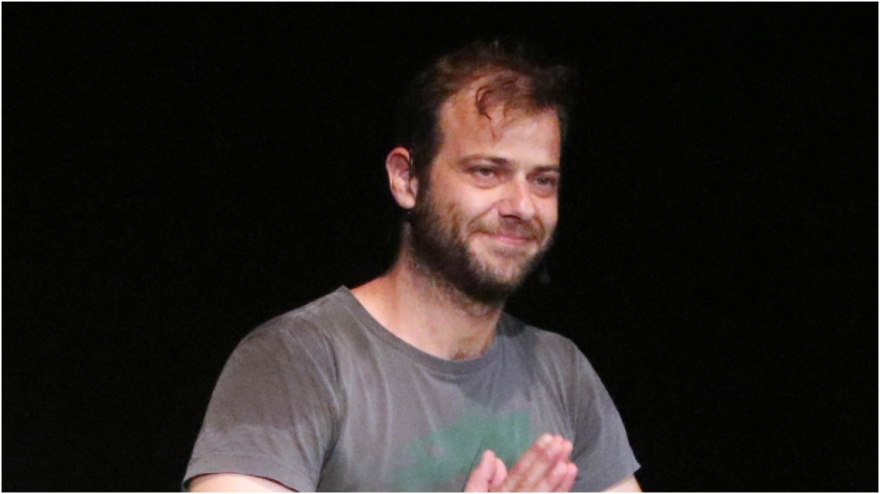 Ορέστης Τζιόβας: Οι γονείς μου έμαθαν για τη σεξουαλικότητά μου από την τηλεόραση