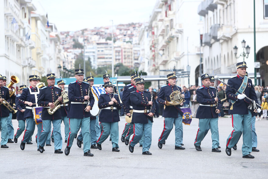 Θεσσαλονίκη: «Μάγεψαν» οι μπάντες των Ενόπλων Δυνάμεων και οι σπουδαστές της ΣΣΑΣ (βίντεο και φωτογραφίες)