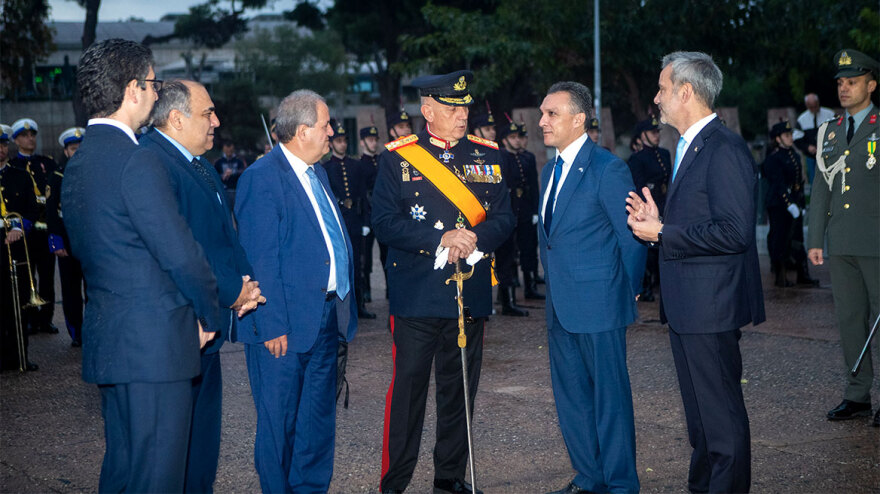 Θεσσαλονίκη: Με την έπαρση της σημαίας στον Λευκό Πύργο, παρουσία Σακελλαροπούλου, άρχισαν οι τριήμερες εκδηλώσεις
