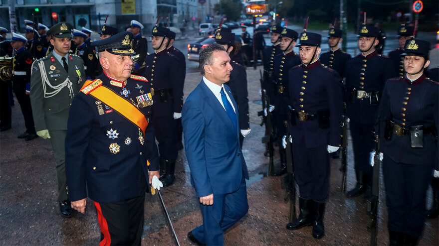 Θεσσαλονίκη: Με την έπαρση της σημαίας στον Λευκό Πύργο, παρουσία Σακελλαροπούλου, άρχισαν οι τριήμερες εκδηλώσεις