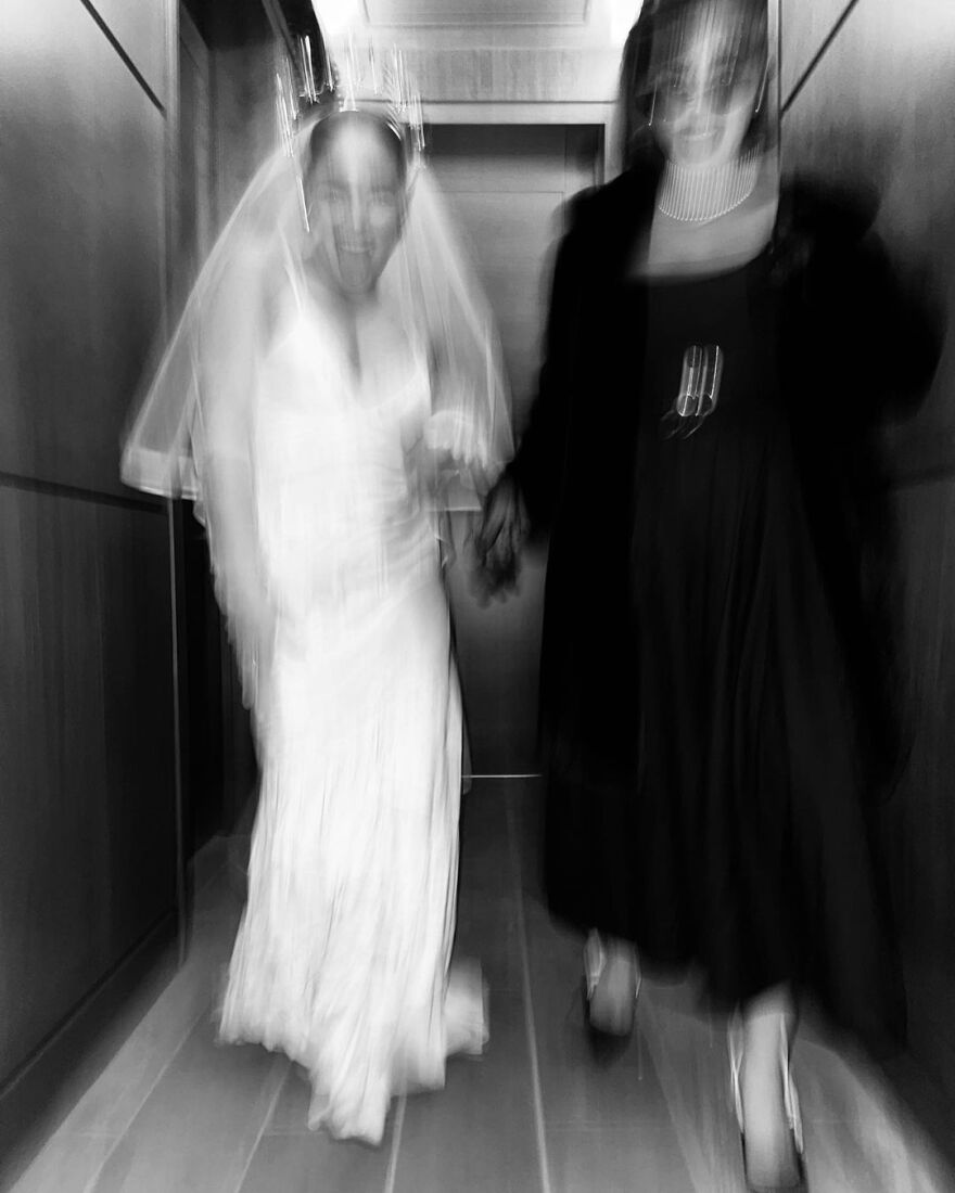 Η Βανέσα Χάντζενς έκανε bachelorette με θέμα την... κηδεία