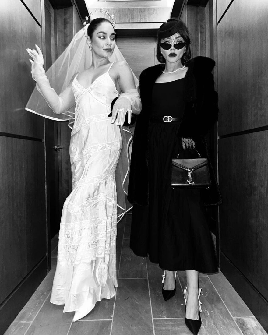 Η Βανέσα Χάντζενς έκανε bachelorette με θέμα την... κηδεία