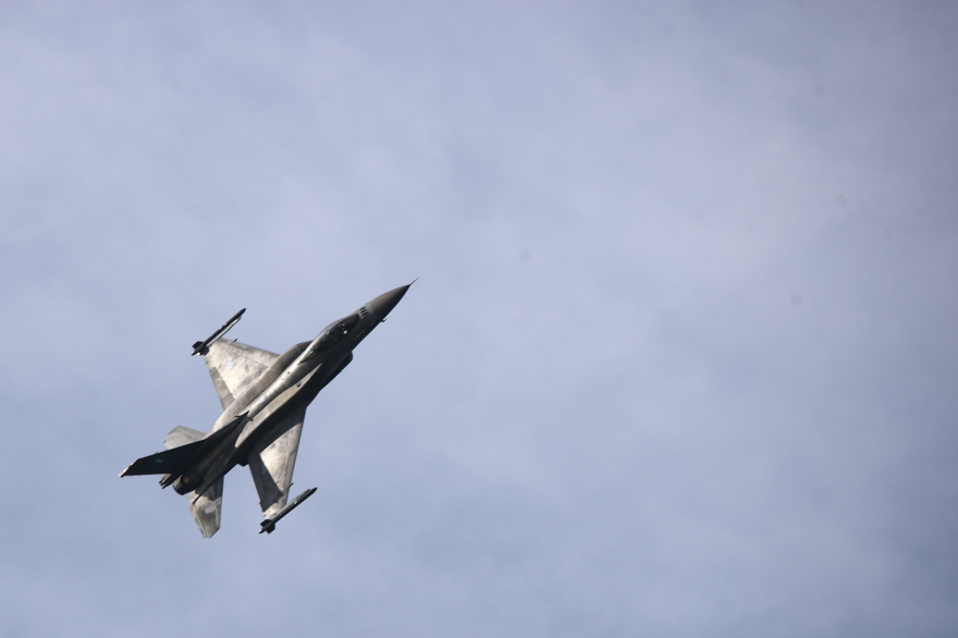 Θεσσαλονίκη: Μαχητικά αεροσκάφη «έσκισαν» τον ουρανό της στις δοκιμαστικές πτήσεις