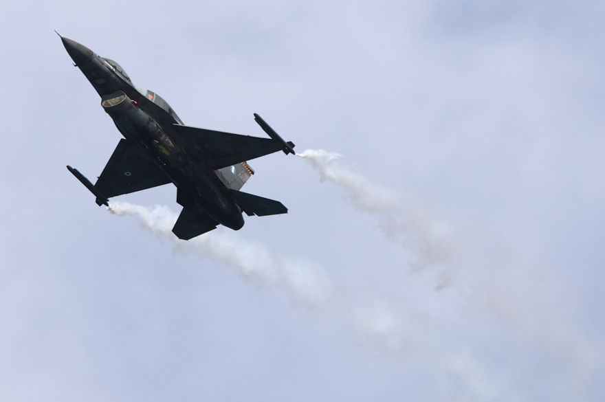 Θεσσαλονίκη: Μαχητικά αεροσκάφη «έσκισαν» τον ουρανό της στις δοκιμαστικές πτήσεις