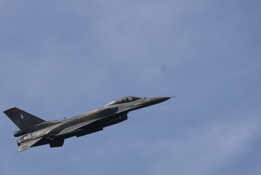 Θεσσαλονίκη: Μαχητικά αεροσκάφη «έσκισαν» τον ουρανό της στις δοκιμαστικές πτήσεις