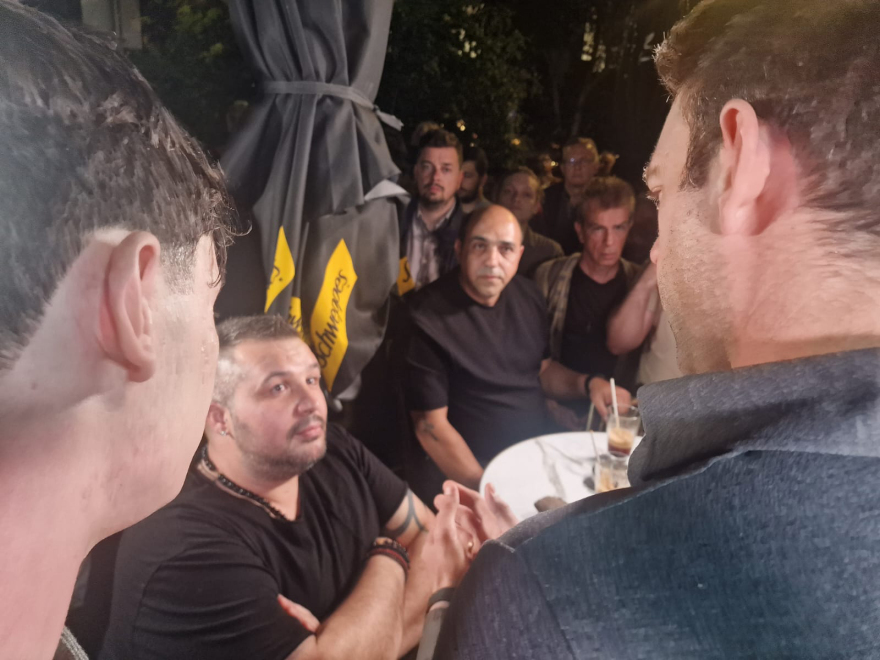 Θεσσαλονίκη - Κασσελάκης: Συνομίλησε με νέες και νέους σε καφέ - Δείτε βίντεο και φωτογραφίες