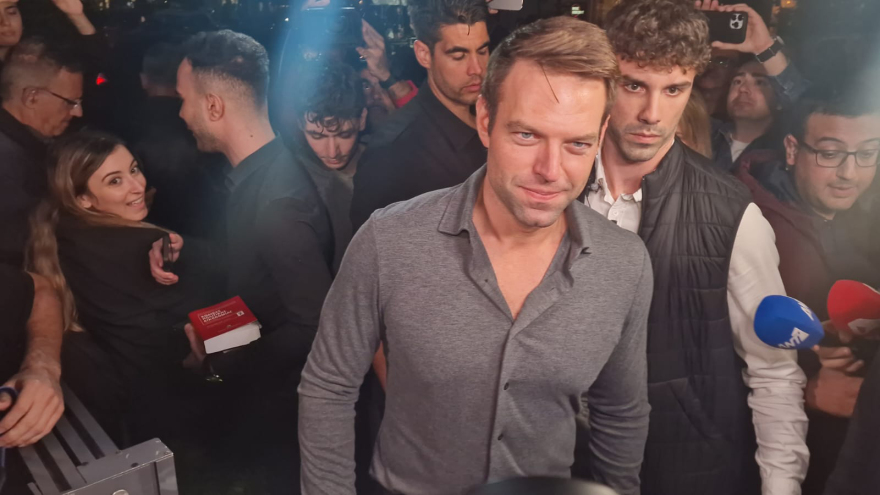 Θεσσαλονίκη - Κασσελάκης: Συνομίλησε με νέες και νέους σε καφέ - Δείτε βίντεο και φωτογραφίες