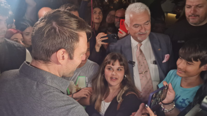 Θεσσαλονίκη - Κασσελάκης: Συνομίλησε με νέες και νέους σε καφέ - Δείτε βίντεο και φωτογραφίες