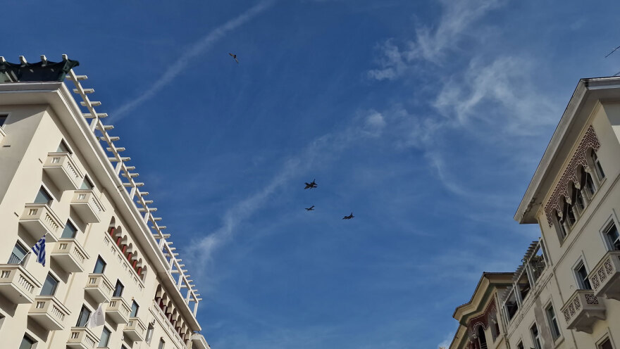 Θεσσαλονίκη: Μαχητικά αεροσκάφη «έσκισαν» τον ουρανό της στις δοκιμαστικές πτήσεις