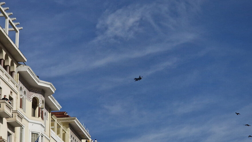 Θεσσαλονίκη: Μαχητικά αεροσκάφη «έσκισαν» τον ουρανό της στις δοκιμαστικές πτήσεις