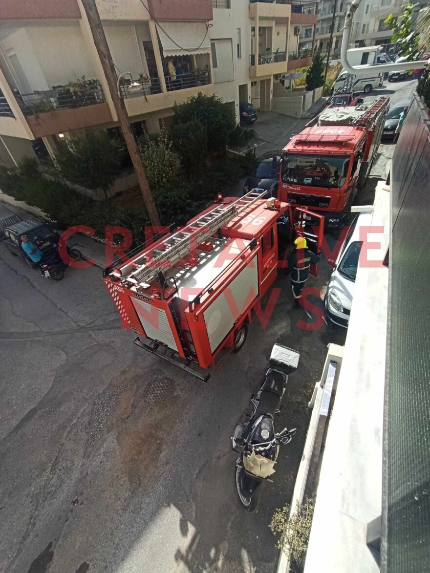 Φωτιά σε πολυκατοικία στο Ηράκλειο - Η πυροσβεστική απεγκλώβισε κατοίκους από τα μπαλκόνια - Βίντεο